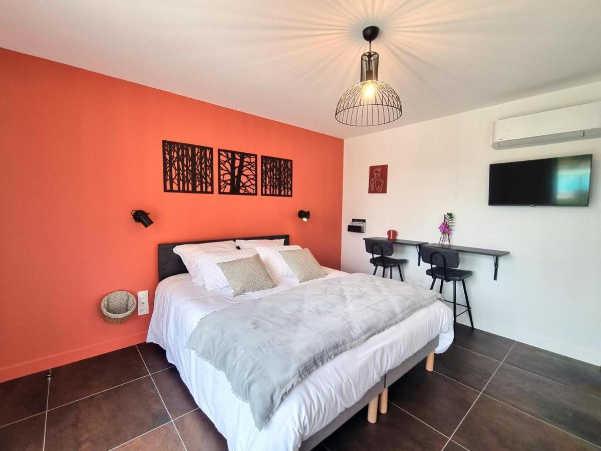 La Cle Des Chaumes Bed & Breakfast Boisset-les-Montrond Luaran gambar
